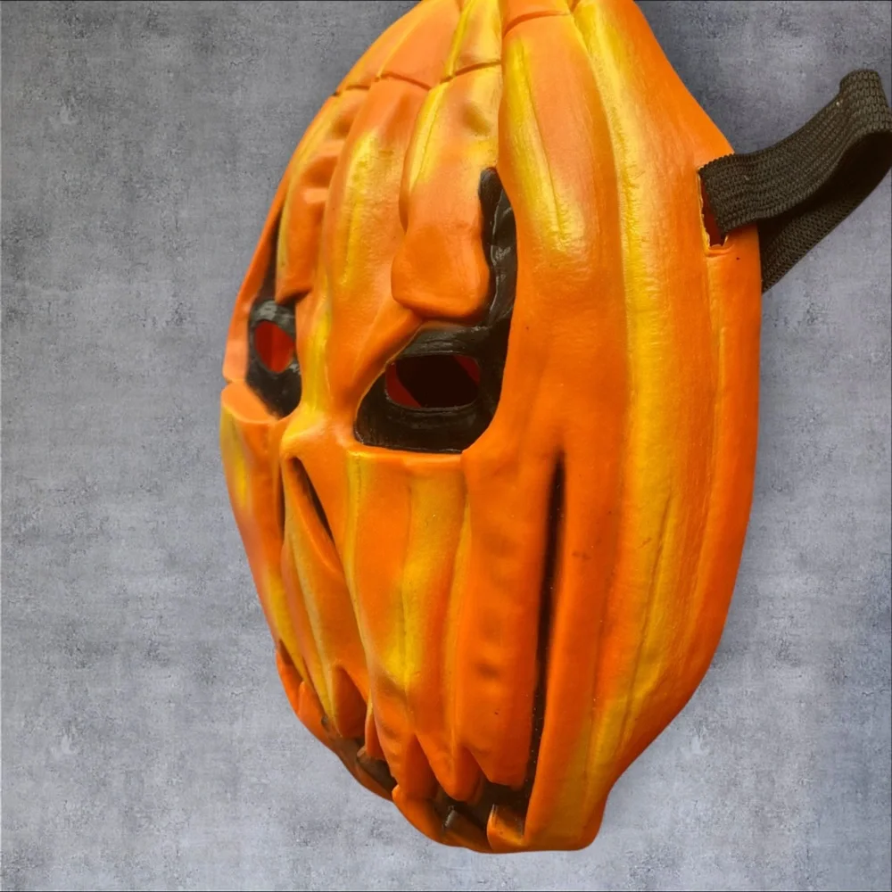 Great condition rubber scary pumpkin mask stretchy is great